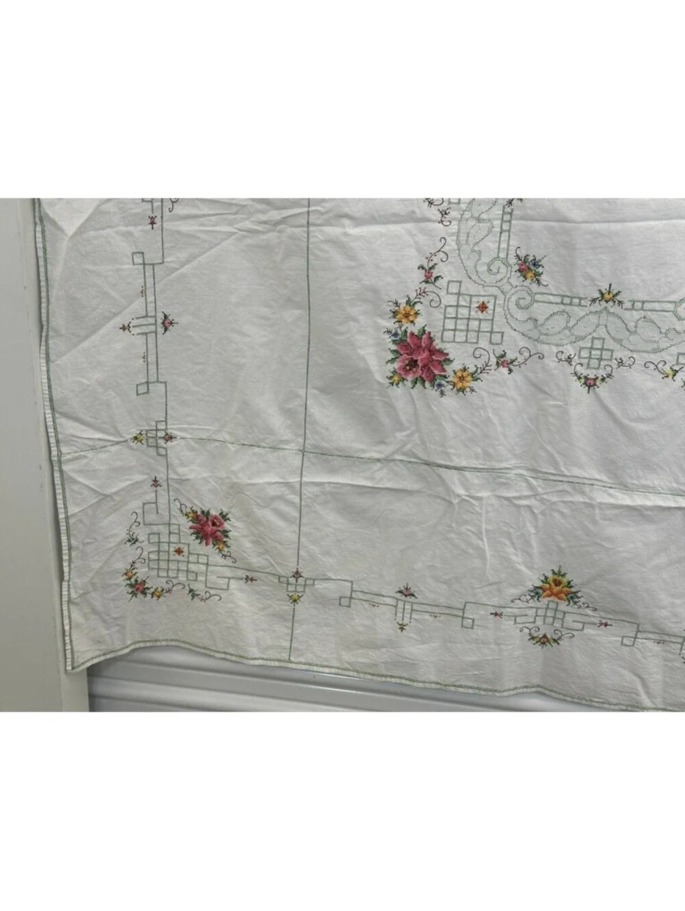 Vintage Geometric Floral Embroidery Cross Stitch Flowers Tablecloth Topper 63x96